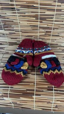 Icelandic Design Newari Nepal Chunky Knit Convertible Mittens